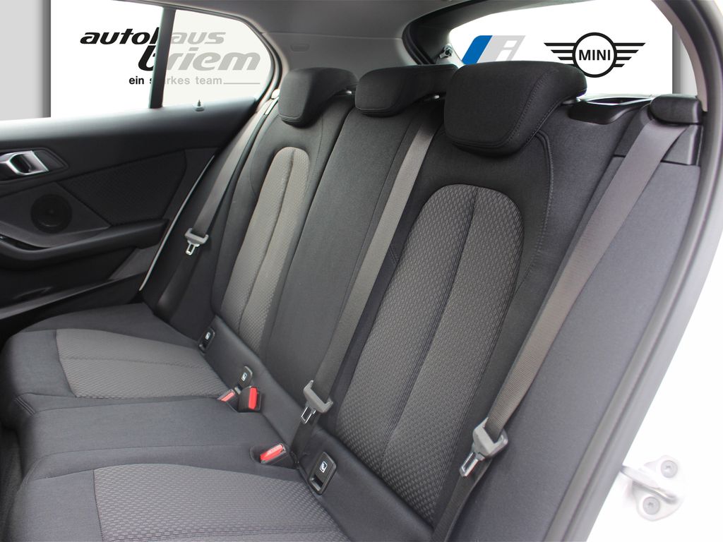 BMW 118 2023 г. Белый, пробег 48590 км