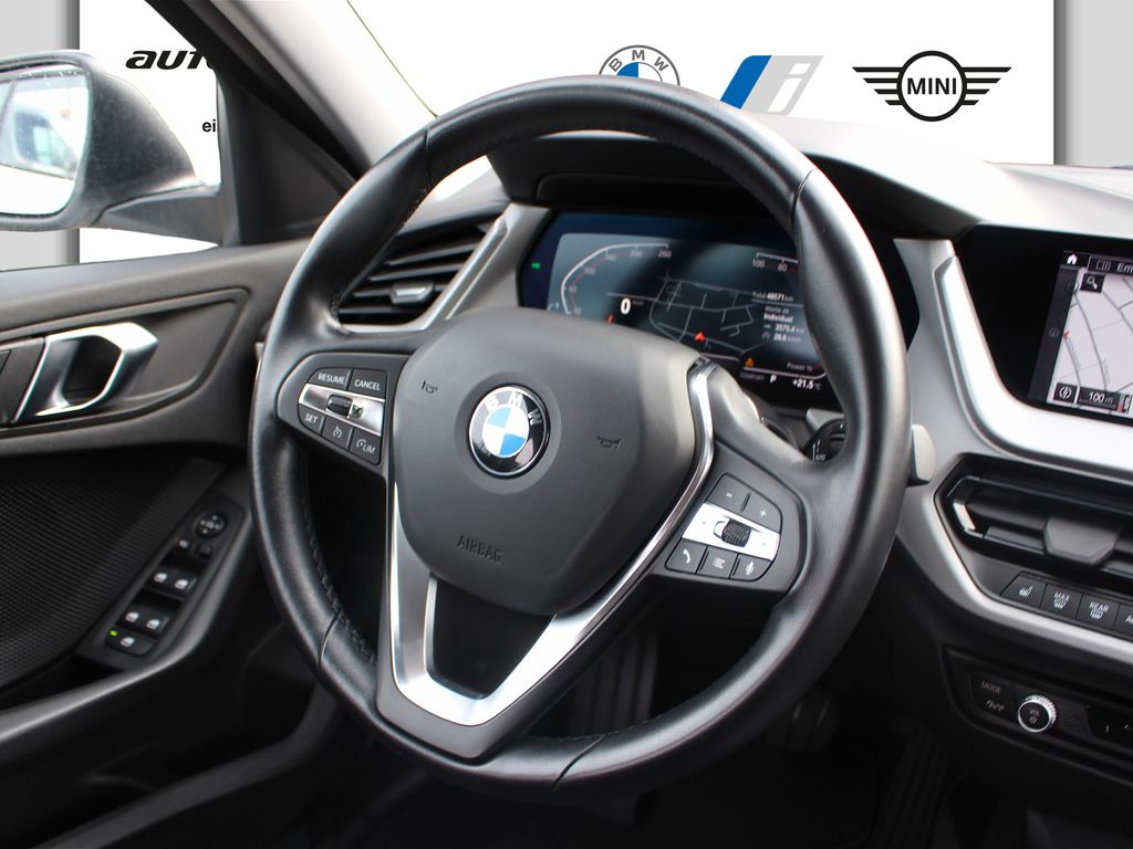 BMW 118 2023 г. Белый, пробег 48590 км