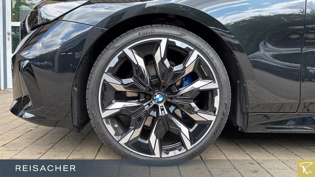 BMW 520 2024 г. Чёрный, пробег 24106 км