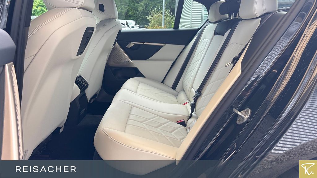 BMW 520 2024 г. Чёрный, пробег 24106 км