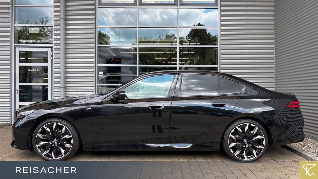 BMW 520 2024 г. Чёрный, пробег 24106 км