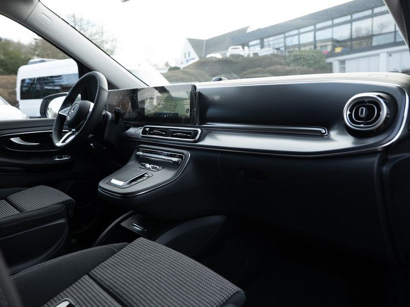 Mercedes-Benz V 250 2026 г. Белый, пробег 16900 км