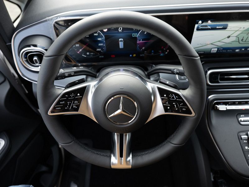 Mercedes-Benz V 250 2026 г. Белый, пробег 16900 км