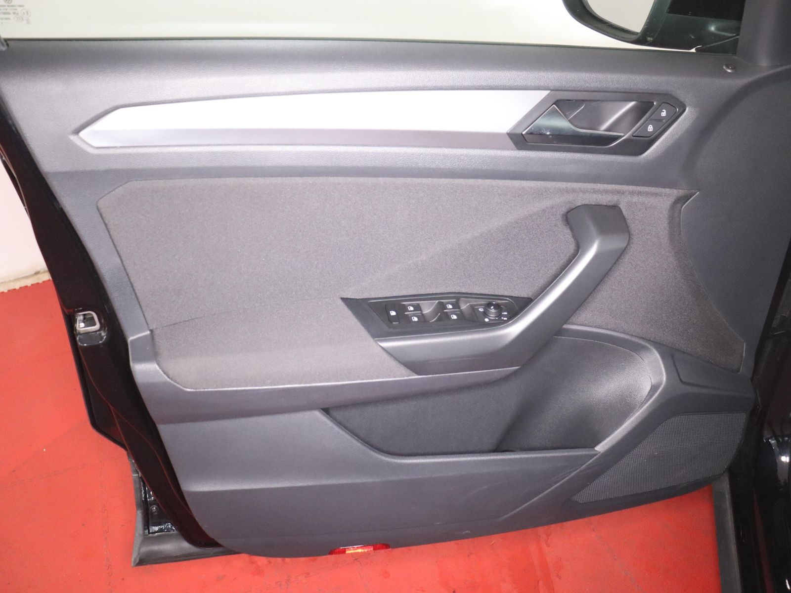 Volkswagen T-Roc 2025 г. Чёрный, пробег 35741 км