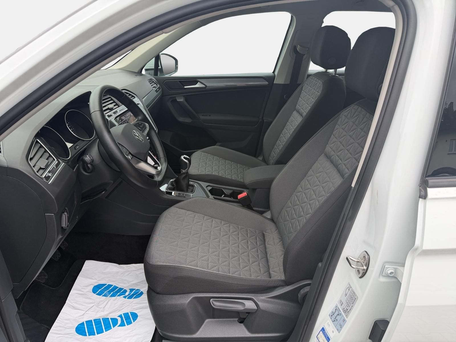 Volkswagen Tiguan 2022 г. Белый, пробег 39200 км
