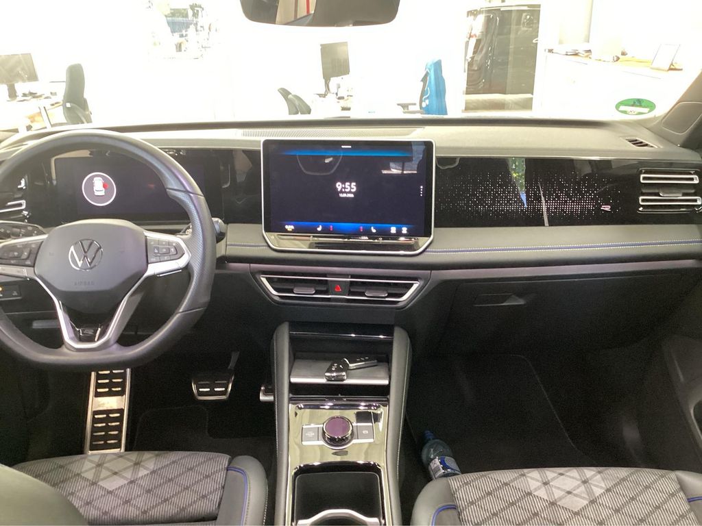 Volkswagen Tiguan 2024 г. Серый, пробег 45428 км