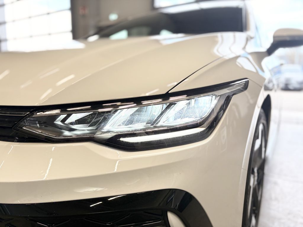 Volkswagen Golf 2025 г. Белый, пробег 24227 км
