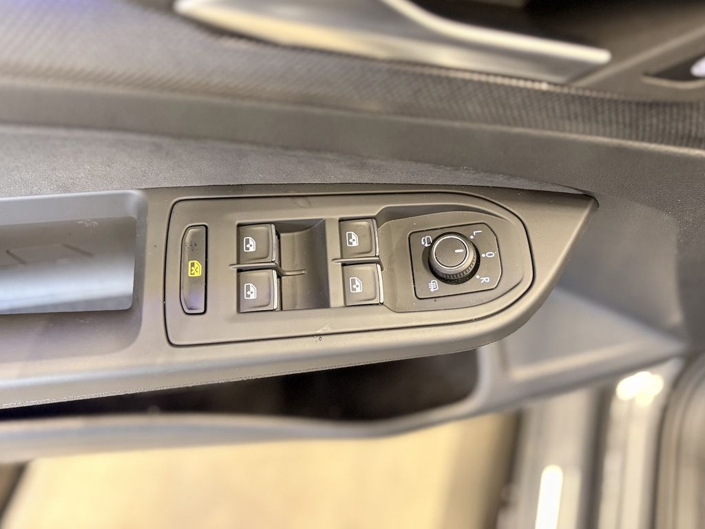 Volkswagen Golf 2025 г. Белый, пробег 24227 км