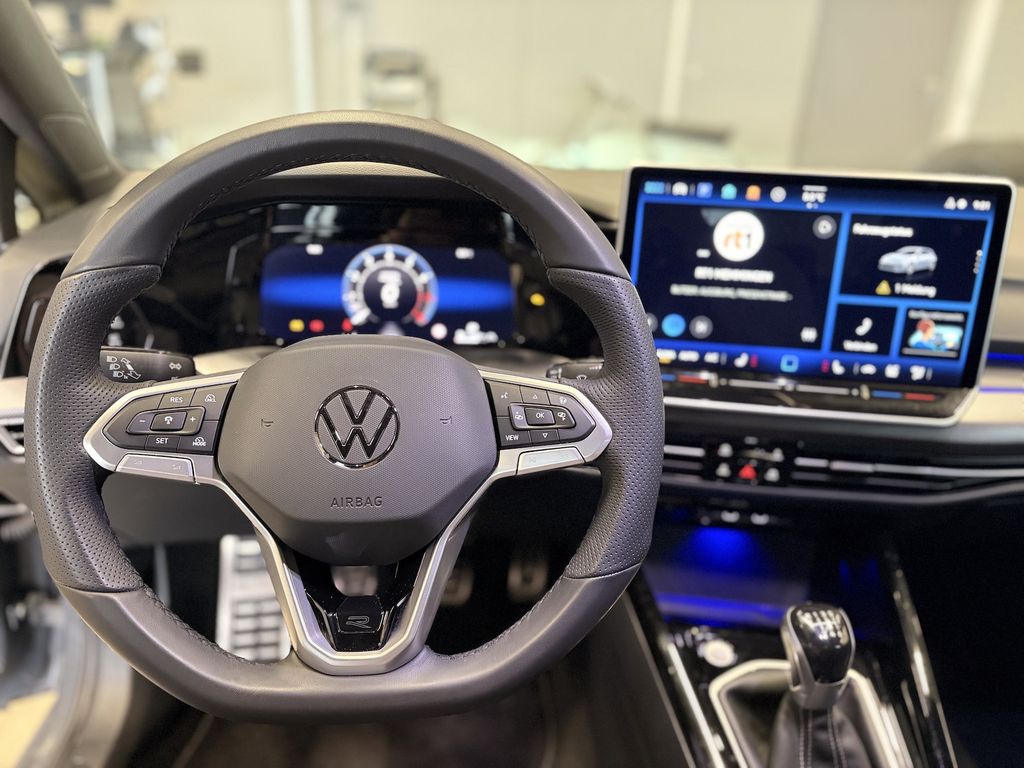 Volkswagen Golf 2025 г. Белый, пробег 24227 км