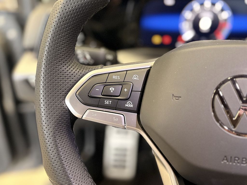 Volkswagen Golf 2025 г. Белый, пробег 24227 км