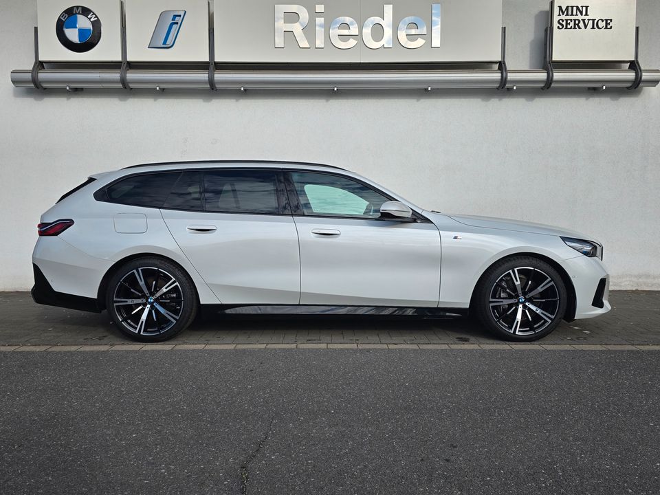 BMW 540 2025 г. Белый, пробег 25199 км