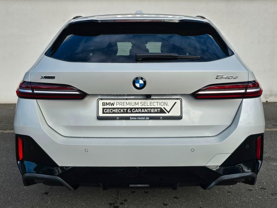 BMW 540 2025 г. Белый, пробег 25199 км