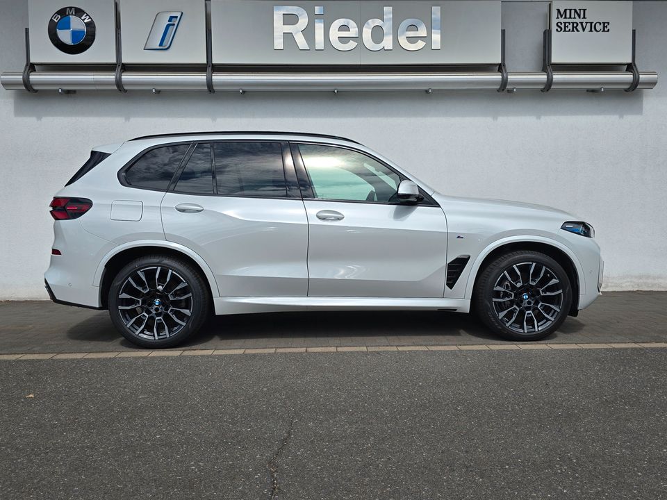 BMW X5 2025 г. Белый, пробег 24998 км
