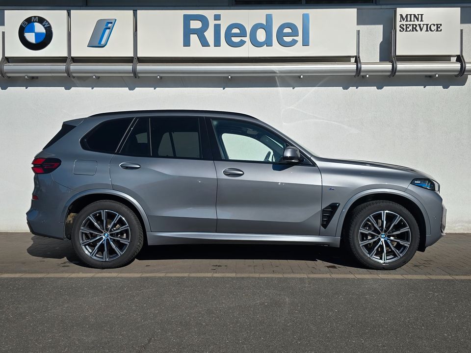 BMW X5 2024 г. Серый, пробег 26499 км