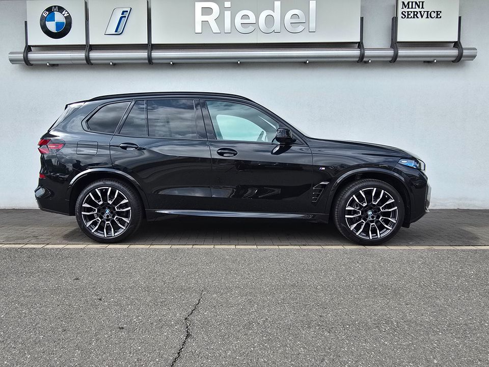 BMW X5 2025 г. Чёрный, пробег 25299 км
