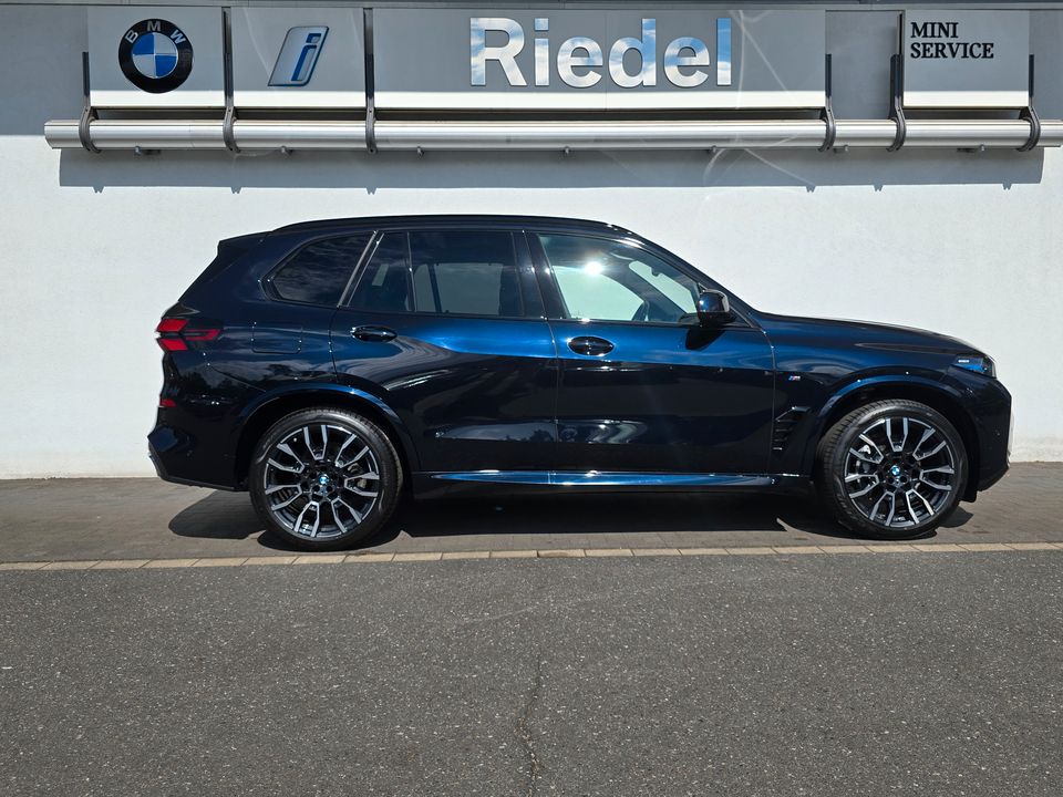 BMW X5 2025 г. Чёрный, пробег 27799 км