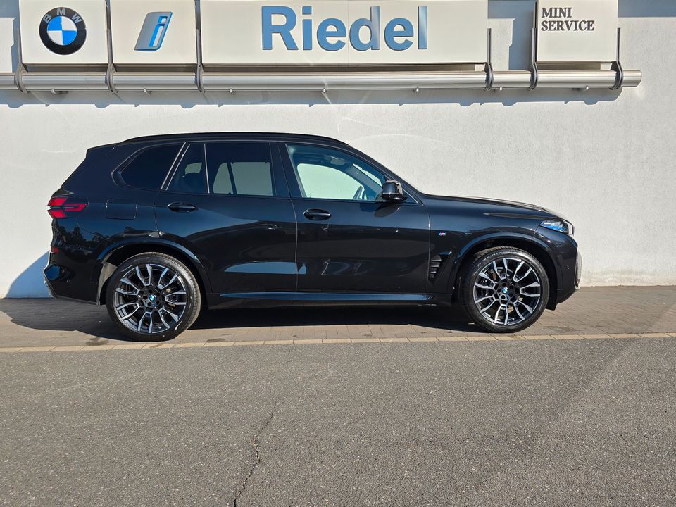 BMW X5 2025 г. Чёрный, пробег 25499 км