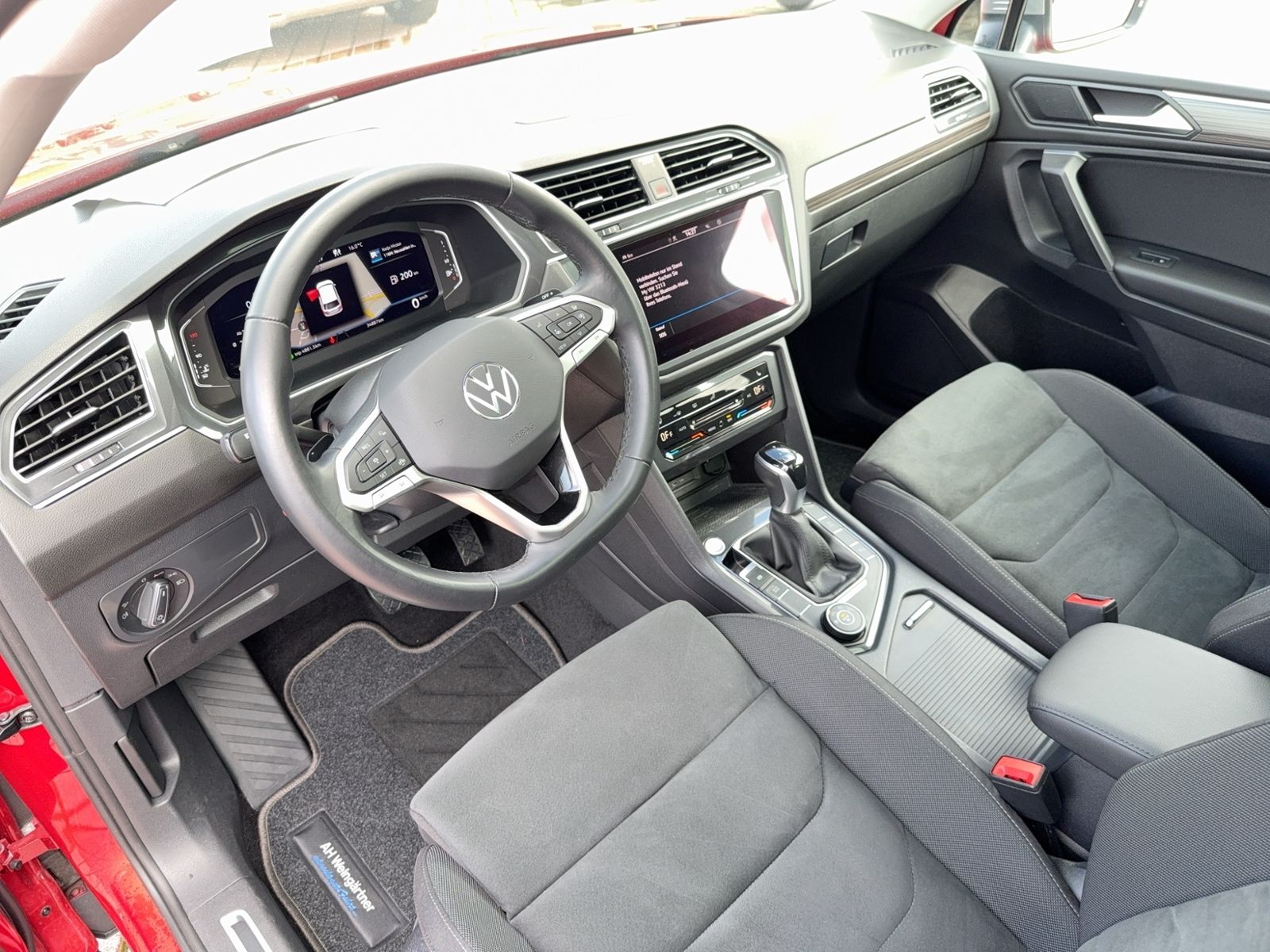 Volkswagen TIGUAN ALLSPACE 2022 г. Красный, пробег 34950 км