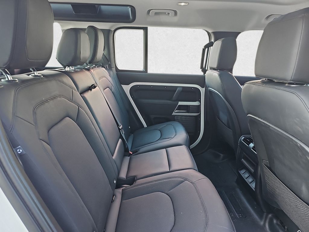 Land Rover Defender 2022 г. Белый, пробег 32850 км