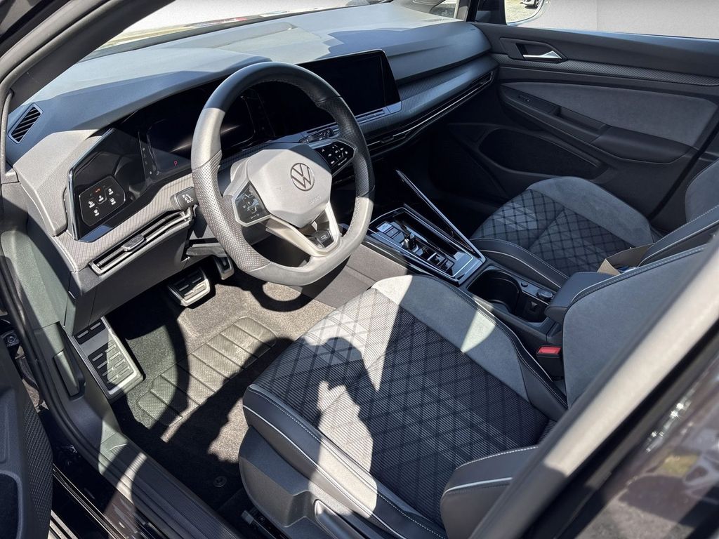 Volkswagen Golf 2024 г. Чёрный, пробег 28891 км