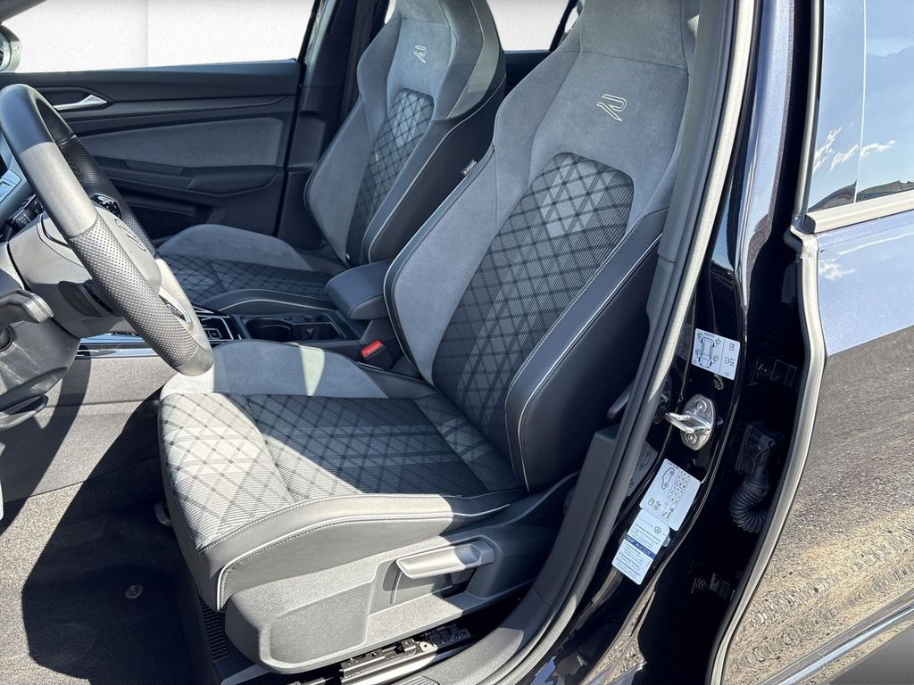 Volkswagen Golf 2024 г. Чёрный, пробег 28891 км