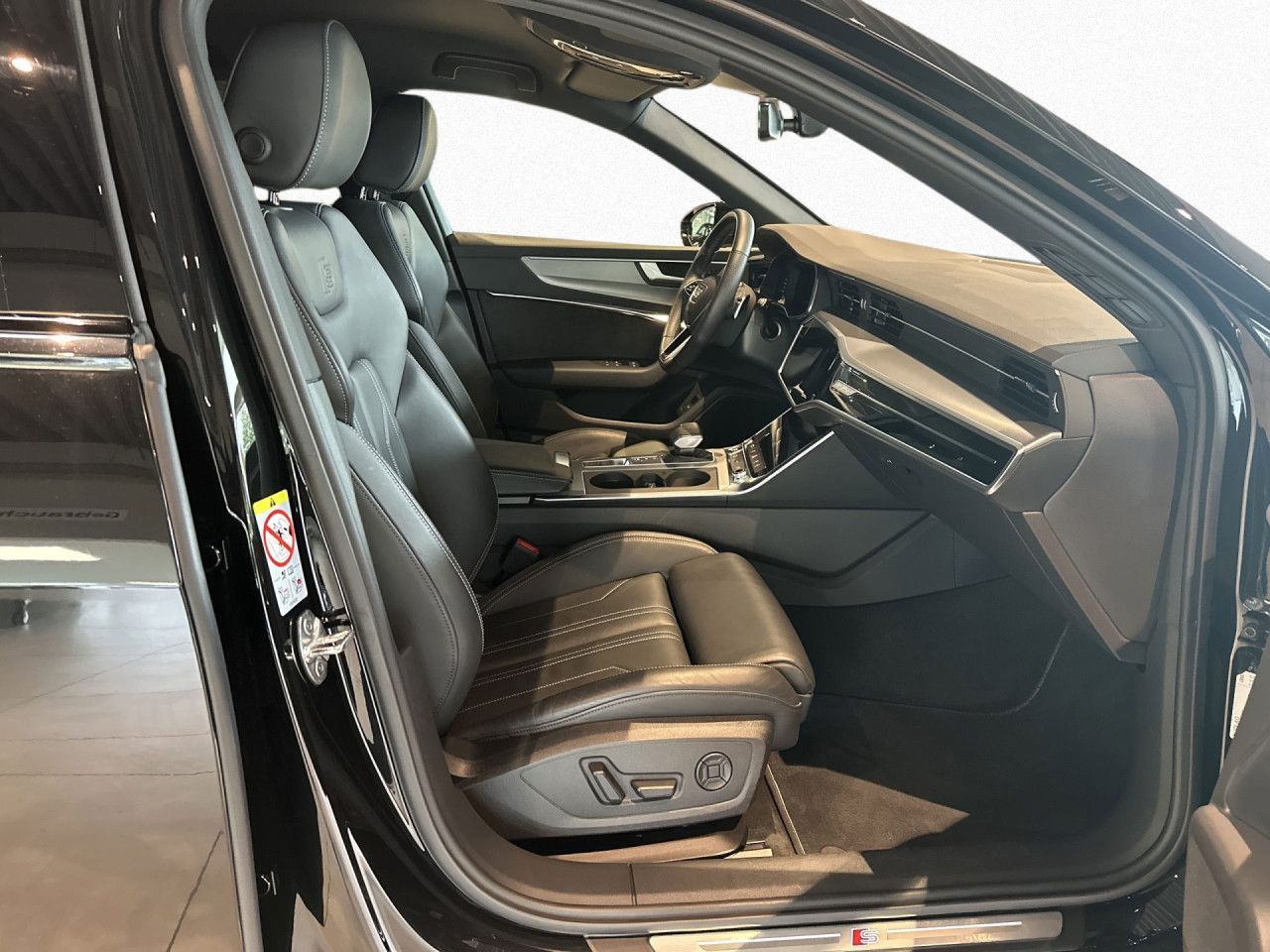 Audi A6 2024 г. Серый, пробег 32580 км
