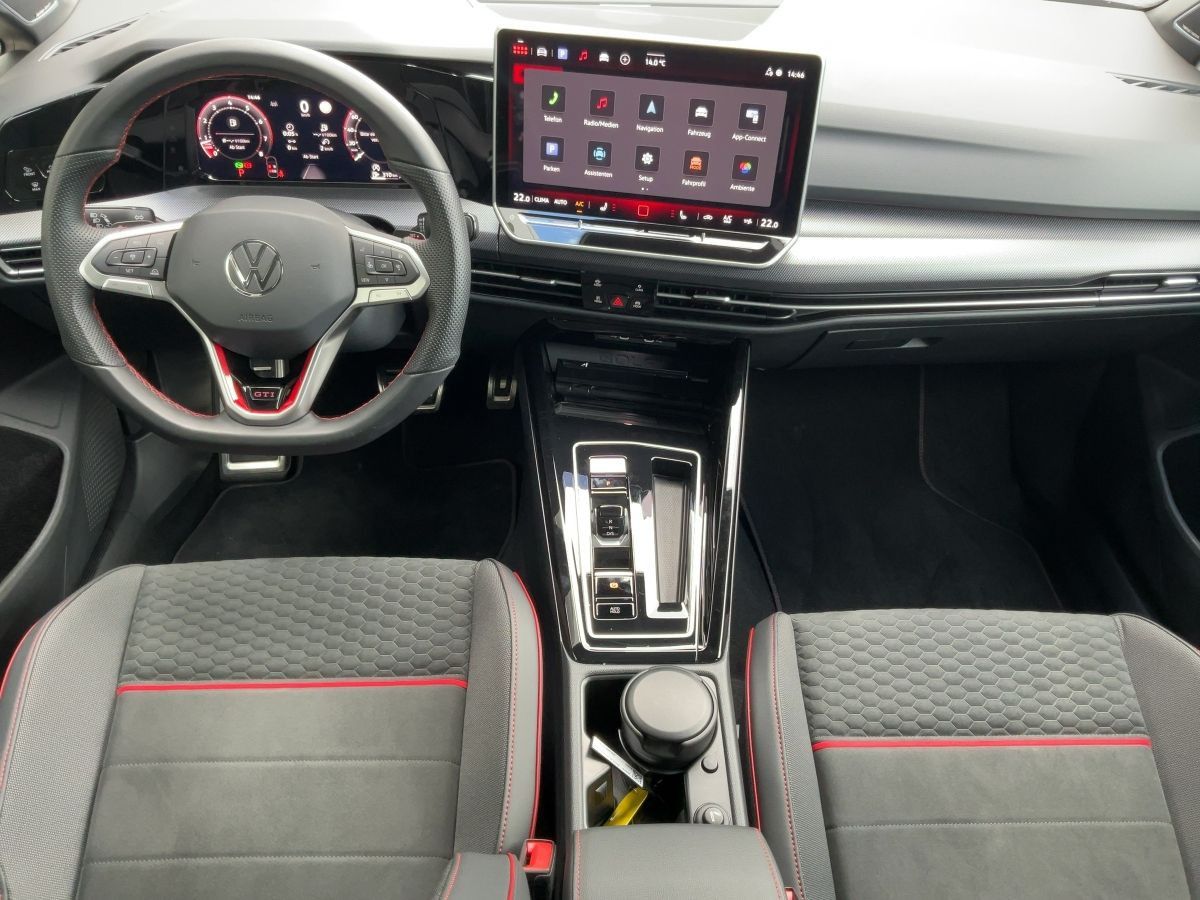 Volkswagen Golf 2025 г. Серый, пробег 6358 км
