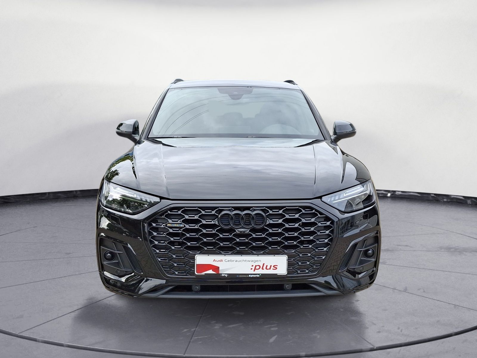 Audi Q5 2023 г. Чёрный, пробег 33777 км
