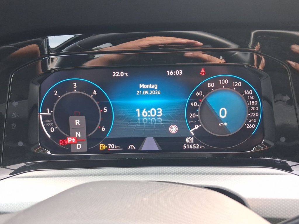 Volkswagen Golf 2024 г. Чёрный, пробег 51452 км