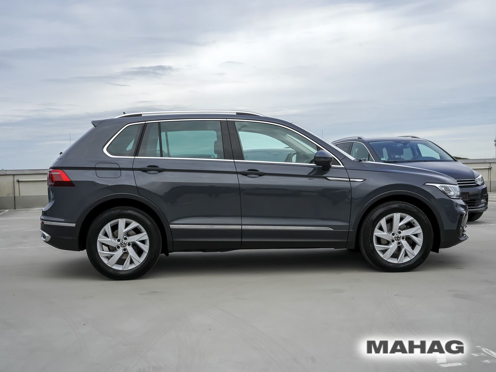 Volkswagen Tiguan 2023 г. Серый, пробег 59508 км