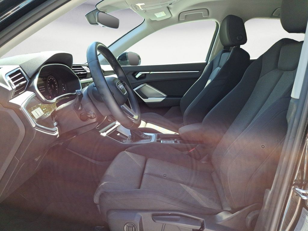 Audi Q3 2024 г. Чёрный, пробег 53225 км