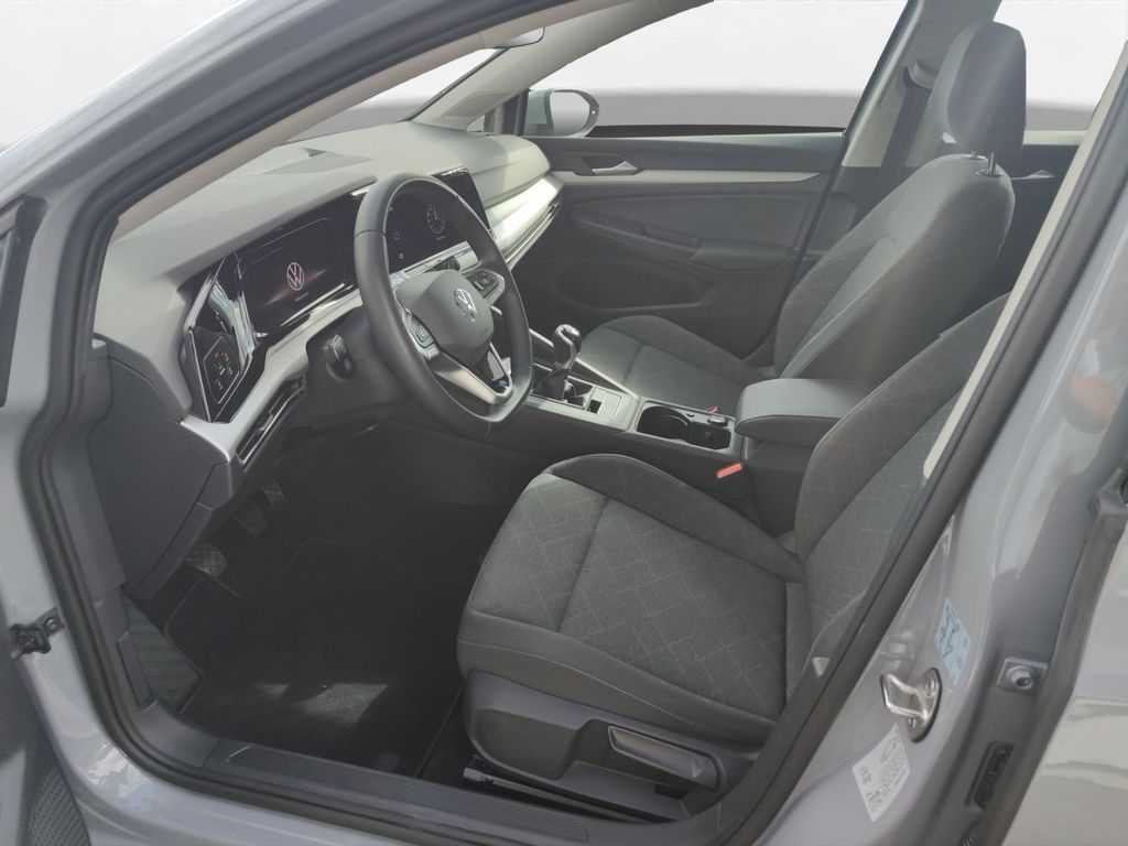 Volkswagen Golf 2023 г. Серебристый, пробег 25218 км