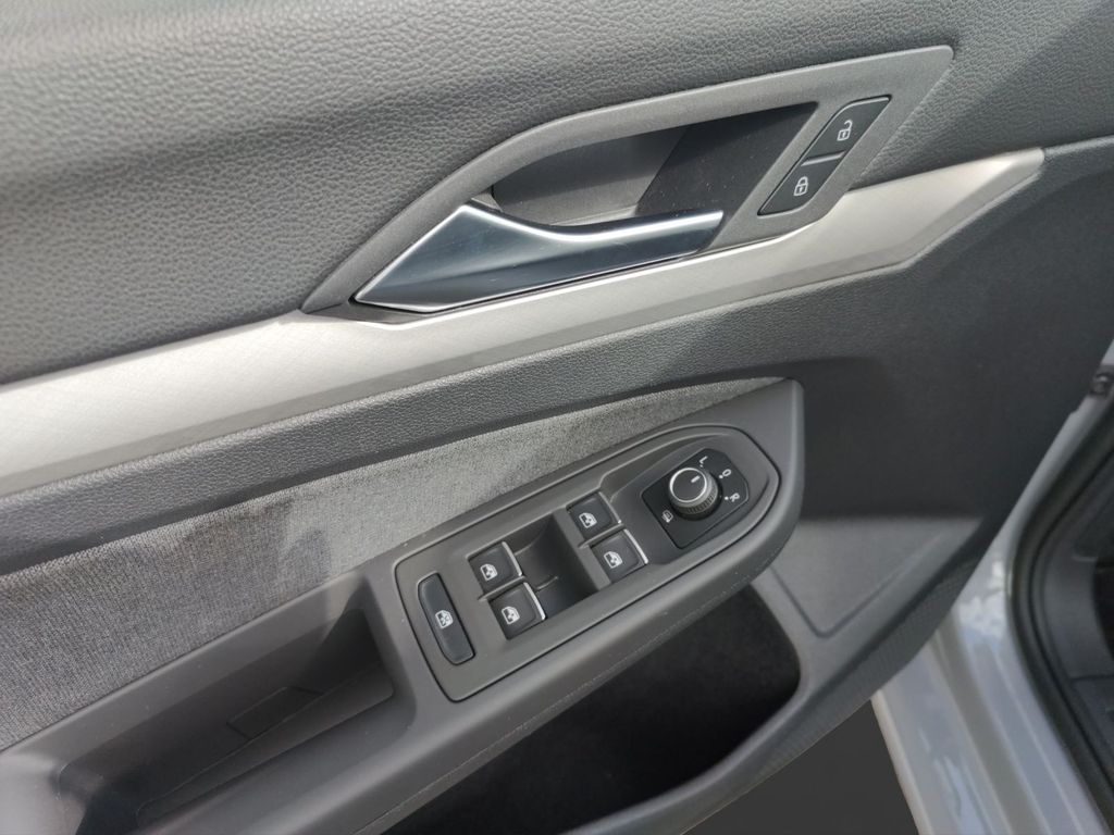 Volkswagen Golf 2023 г. Серебристый, пробег 25218 км
