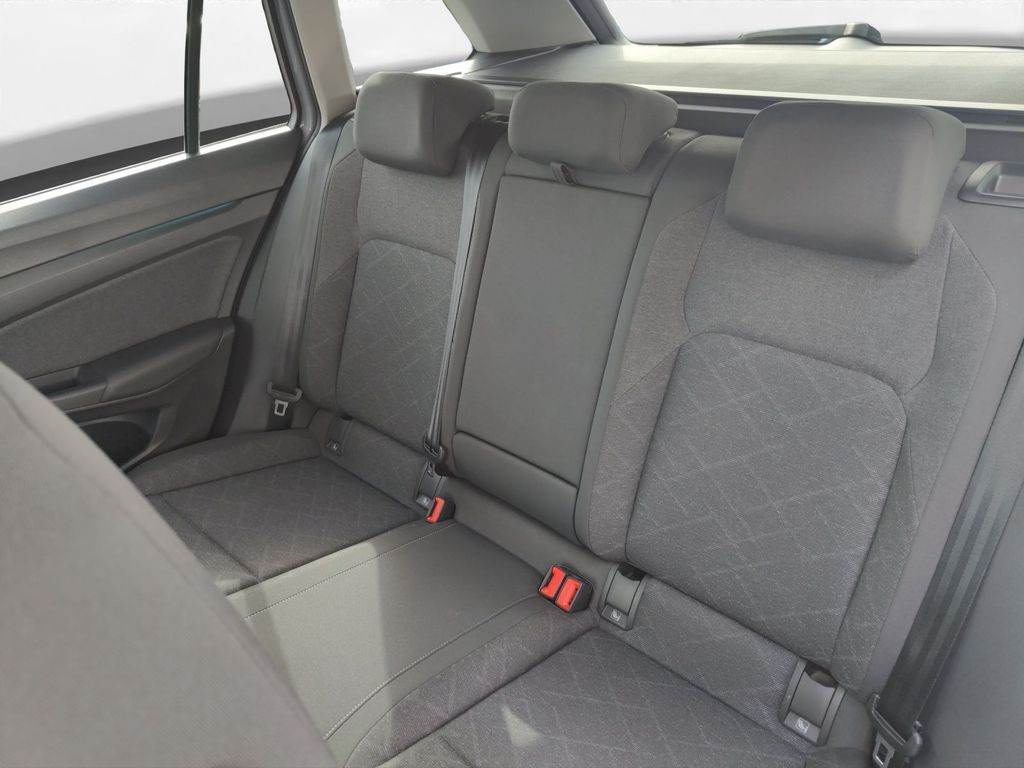 Volkswagen Golf 2023 г. Серебристый, пробег 25218 км