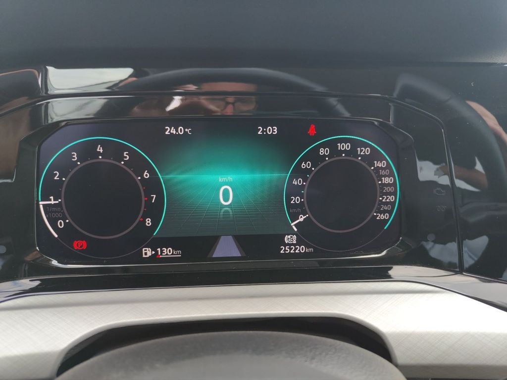 Volkswagen Golf 2023 г. Серебристый, пробег 25218 км