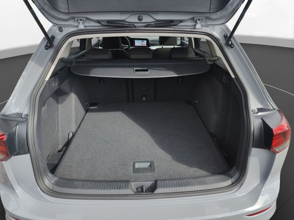 Volkswagen Golf 2023 г. Серебристый, пробег 25218 км