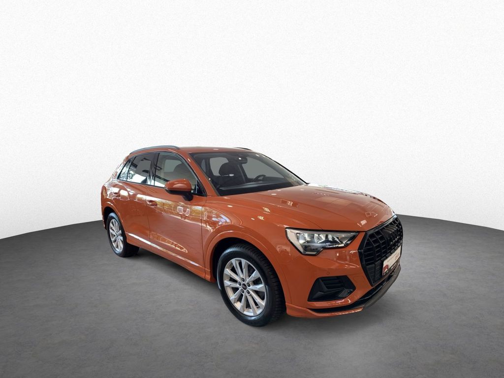 Audi Q3 2022 г. Оранжевый, пробег 19900 км