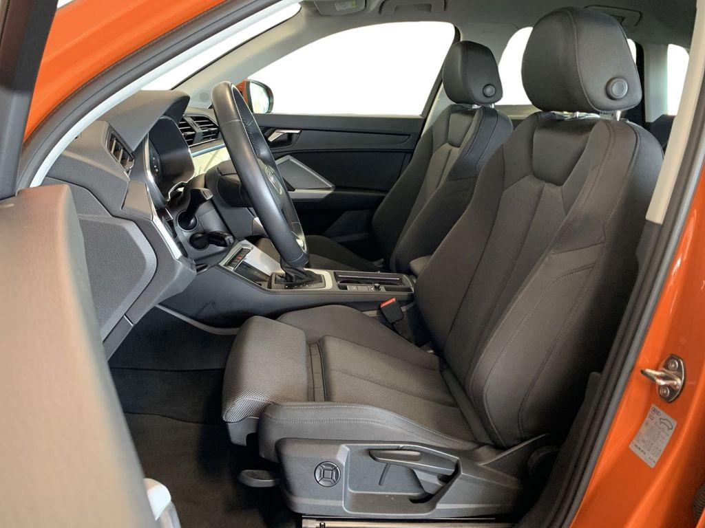 Audi Q3 2022 г. Оранжевый, пробег 19900 км