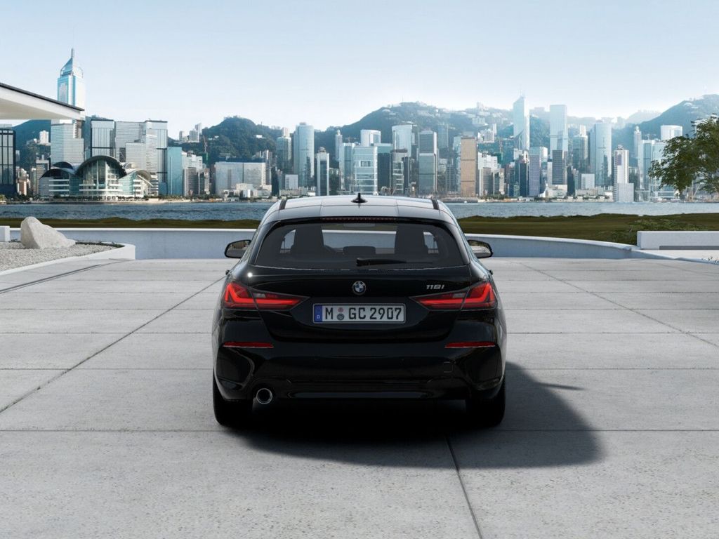 BMW 118 2023 г. Чёрный, пробег 56675 км