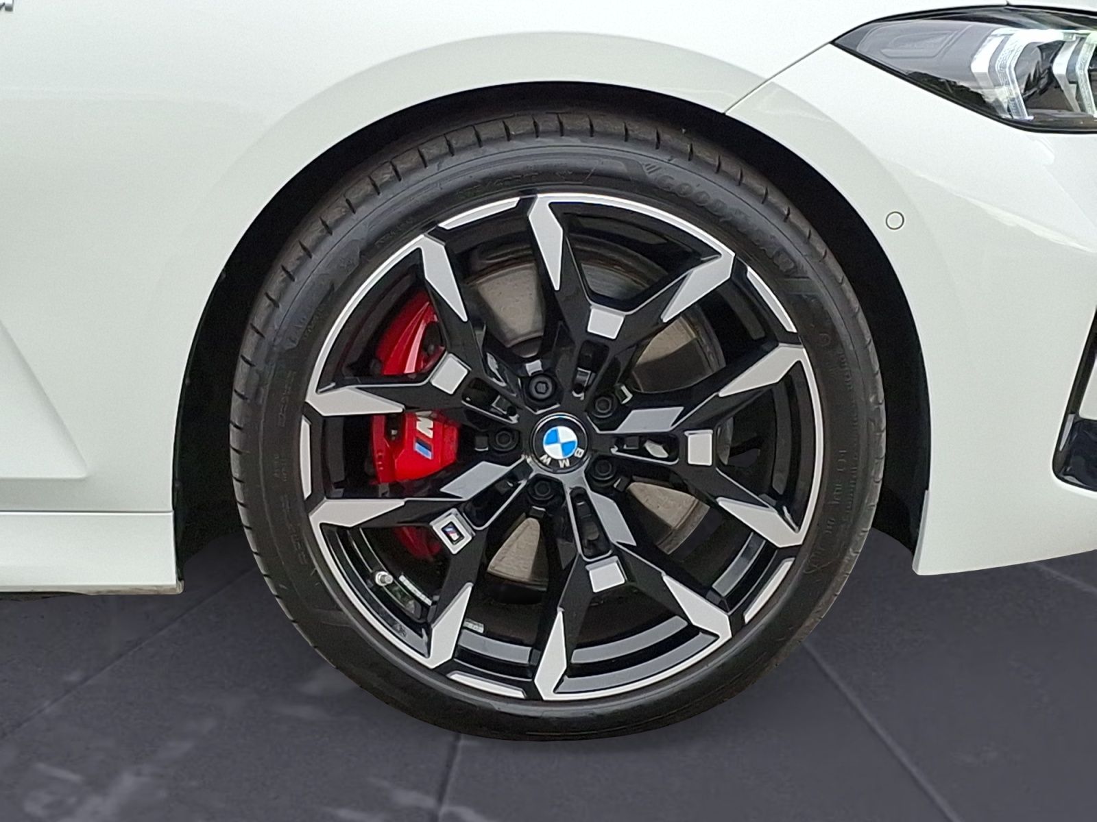 BMW 320 2025 г. Белый, пробег 17900 км