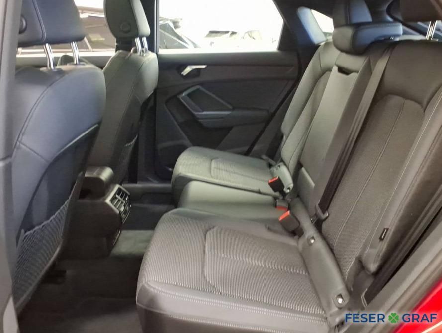 Audi Q3 2025 г. Красный, пробег 29812 км