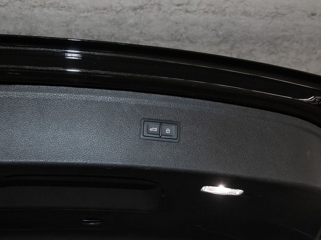 Audi Q5 2023 г. Чёрный, пробег 55748 км