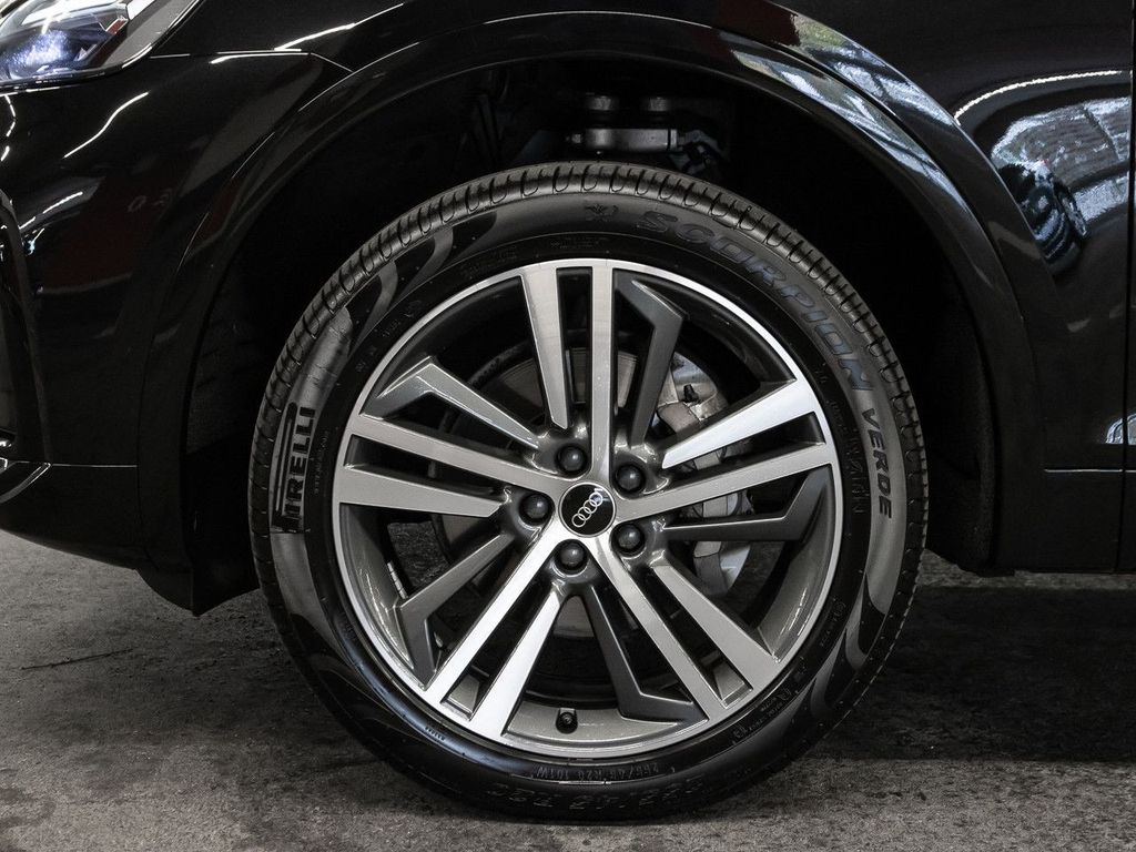Audi Q5 2023 г. Чёрный, пробег 55748 км