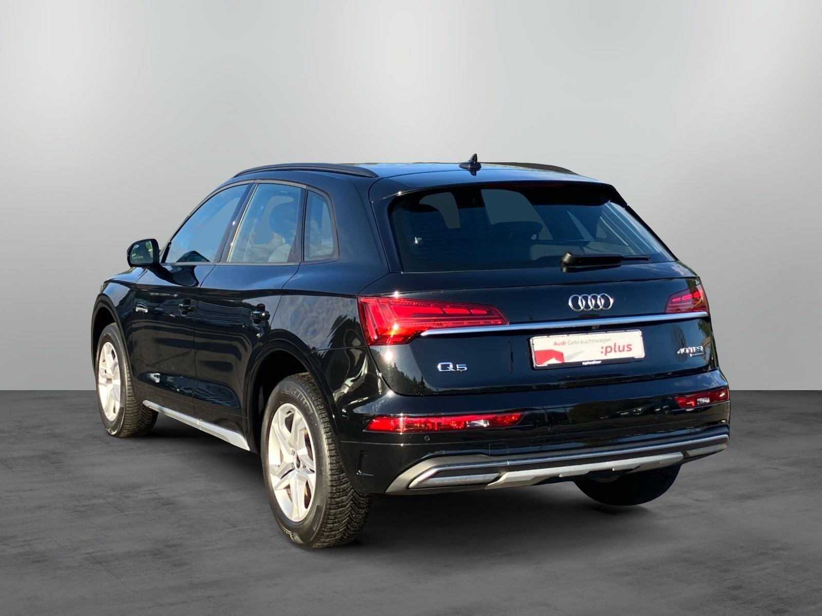 Audi Q5 2024 г. Чёрный, пробег 52000 км