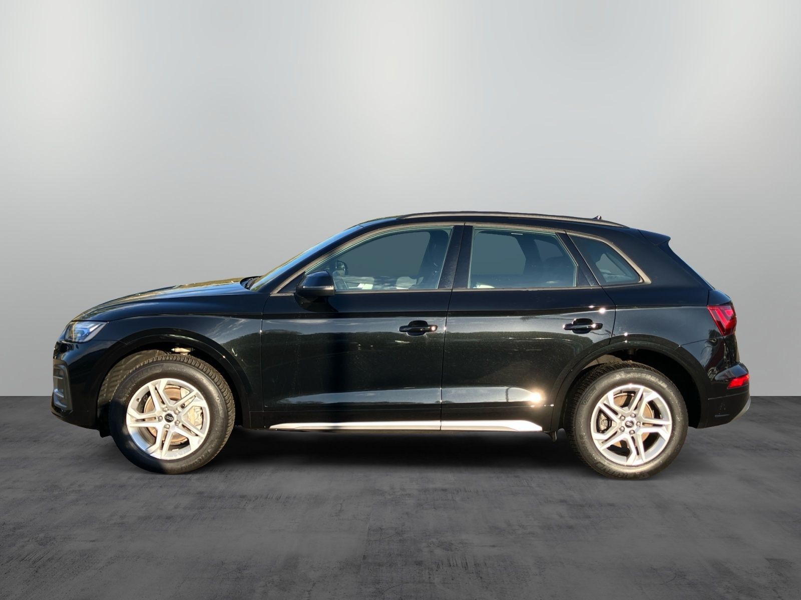 Audi Q5 2024 г. Чёрный, пробег 52000 км