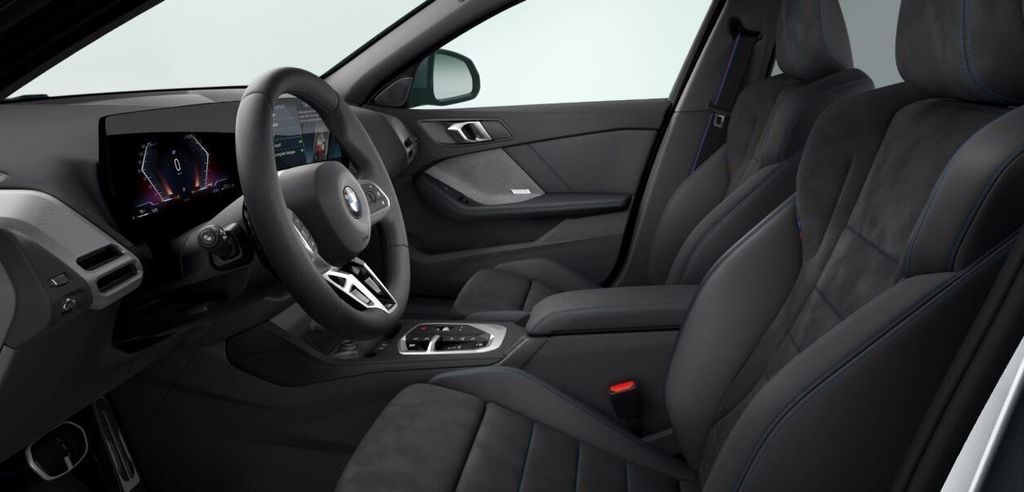 BMW 120 2025 г. Серебристый, пробег 29978 км