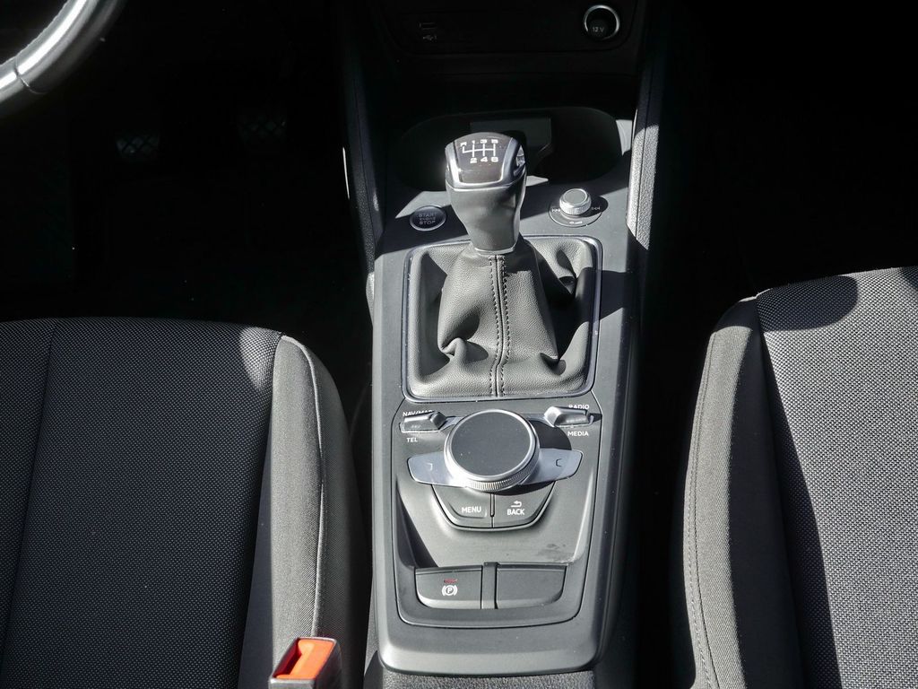 Audi Q2 2023 г. Белый, пробег 54000 км