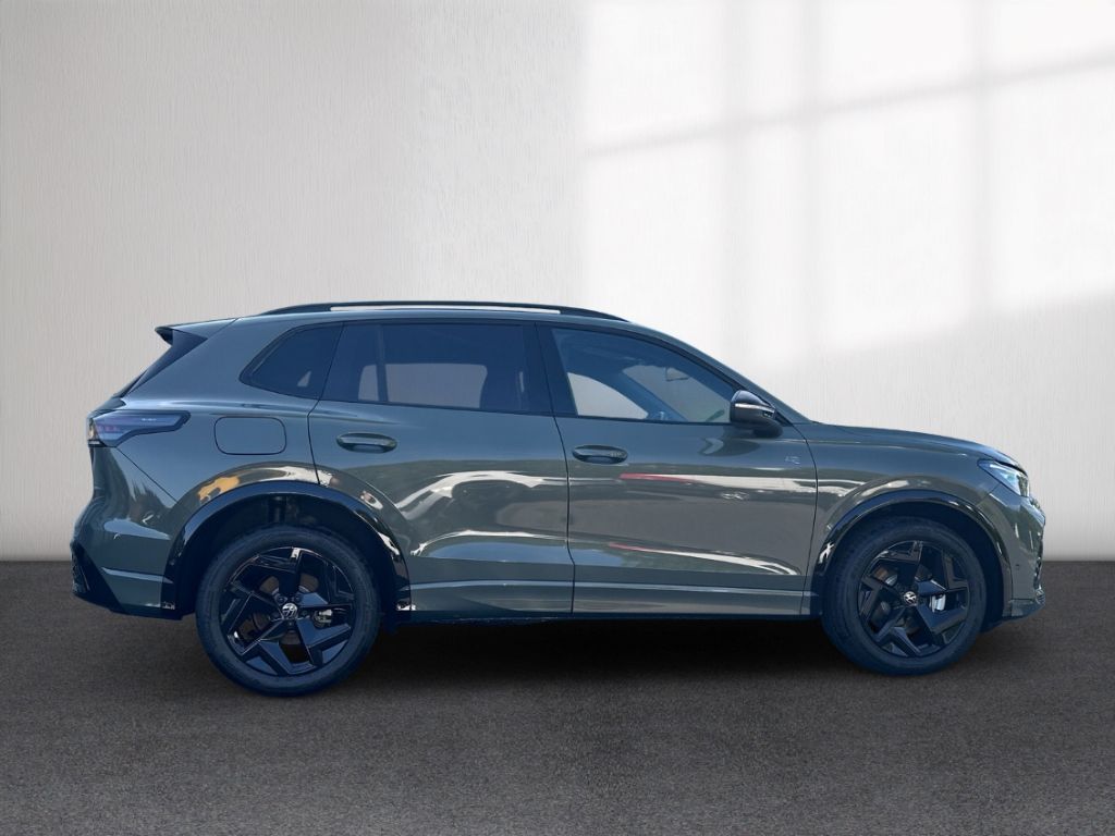 Volkswagen Tiguan 2026 г. Зелёный, пробег 10 км