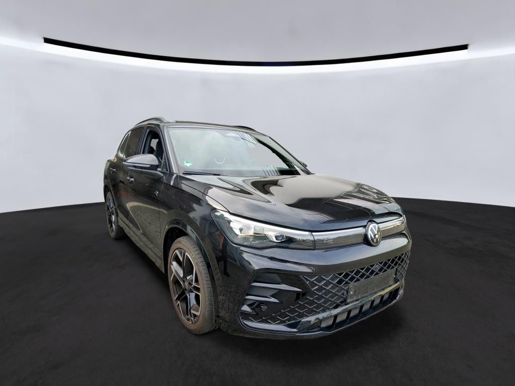 Volkswagen Tiguan 2024 г. Чёрный, пробег 38659 км