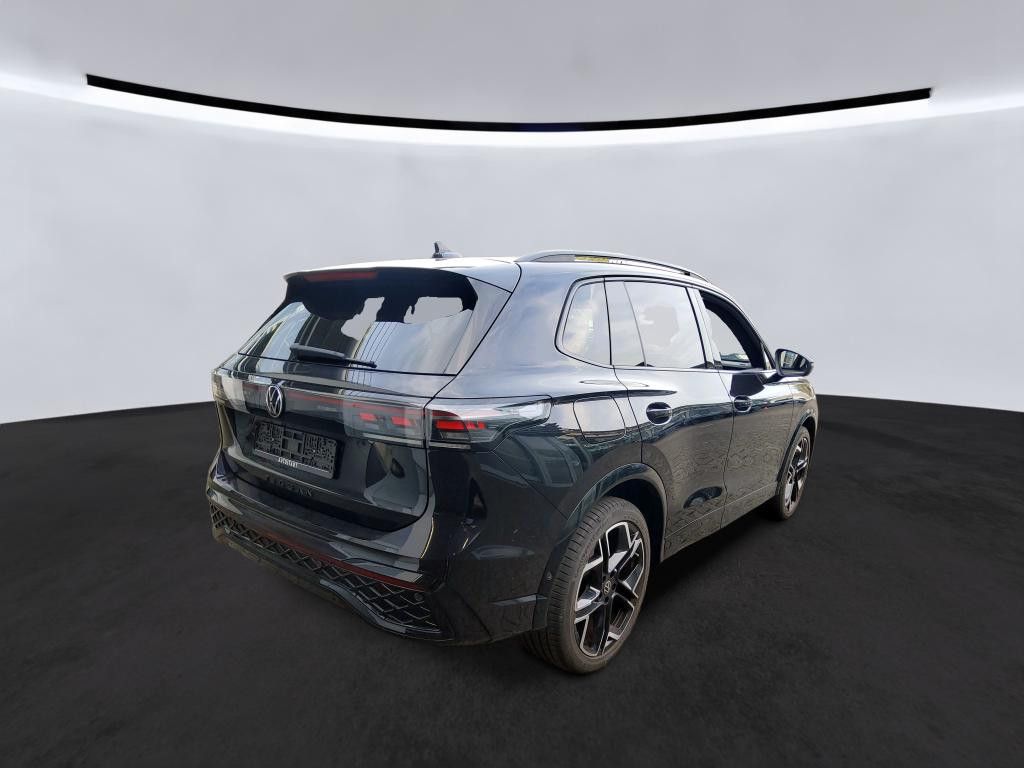 Volkswagen Tiguan 2024 г. Чёрный, пробег 38659 км